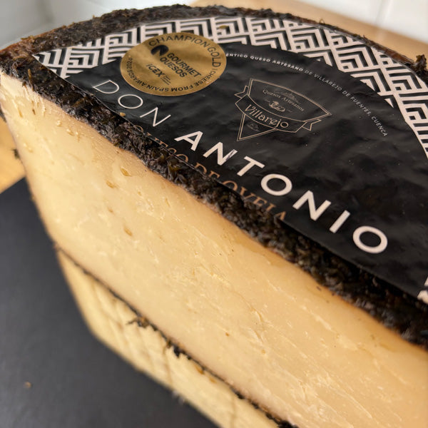 Queso "Don Antonio" de oveja curado en miel y orégano