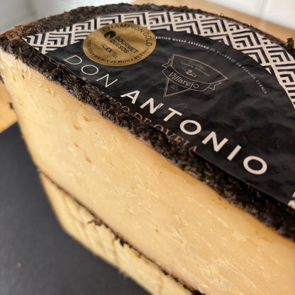 Queso "Don Antonio" de oveja curado en miel y orégano