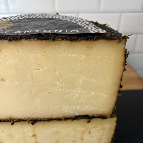 Queso "Don Antonio" de oveja curado en miel y orégano