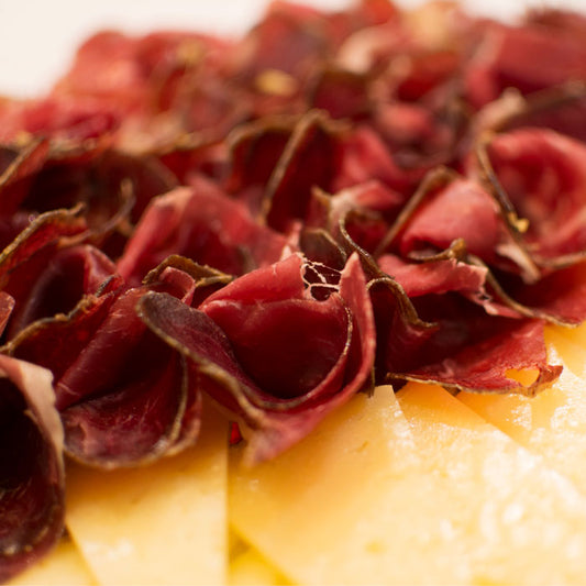 Bandeja de Cecina de León y queso